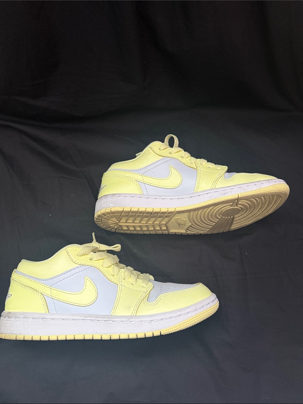 Nike Kids Low-Top Sneakers - Pastel Yellow & White